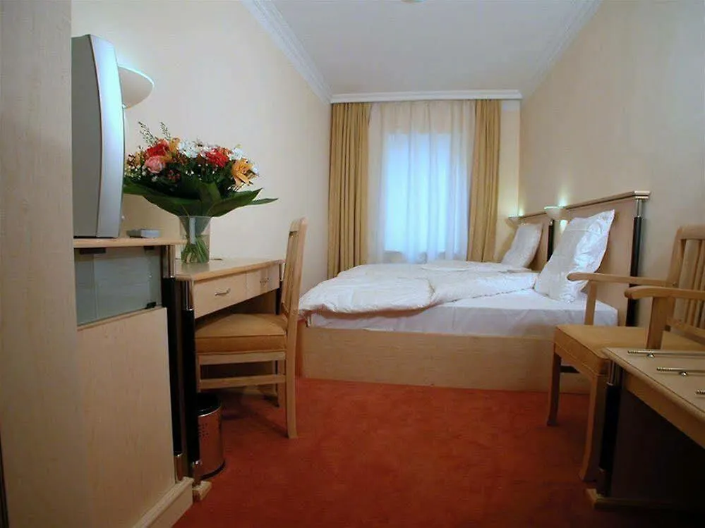 Hotel Atlas Monaco di Baviera 4*,